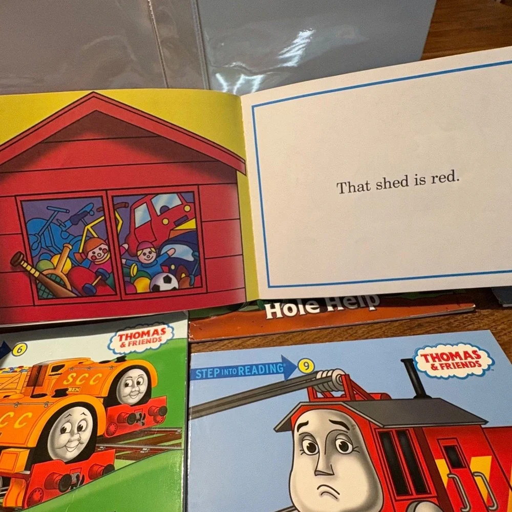 Thomas & Friends On Track with Phonics Step into Reading 11 Book Set Boxed